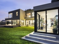 Chic Family Home with  Beautiful Spaces